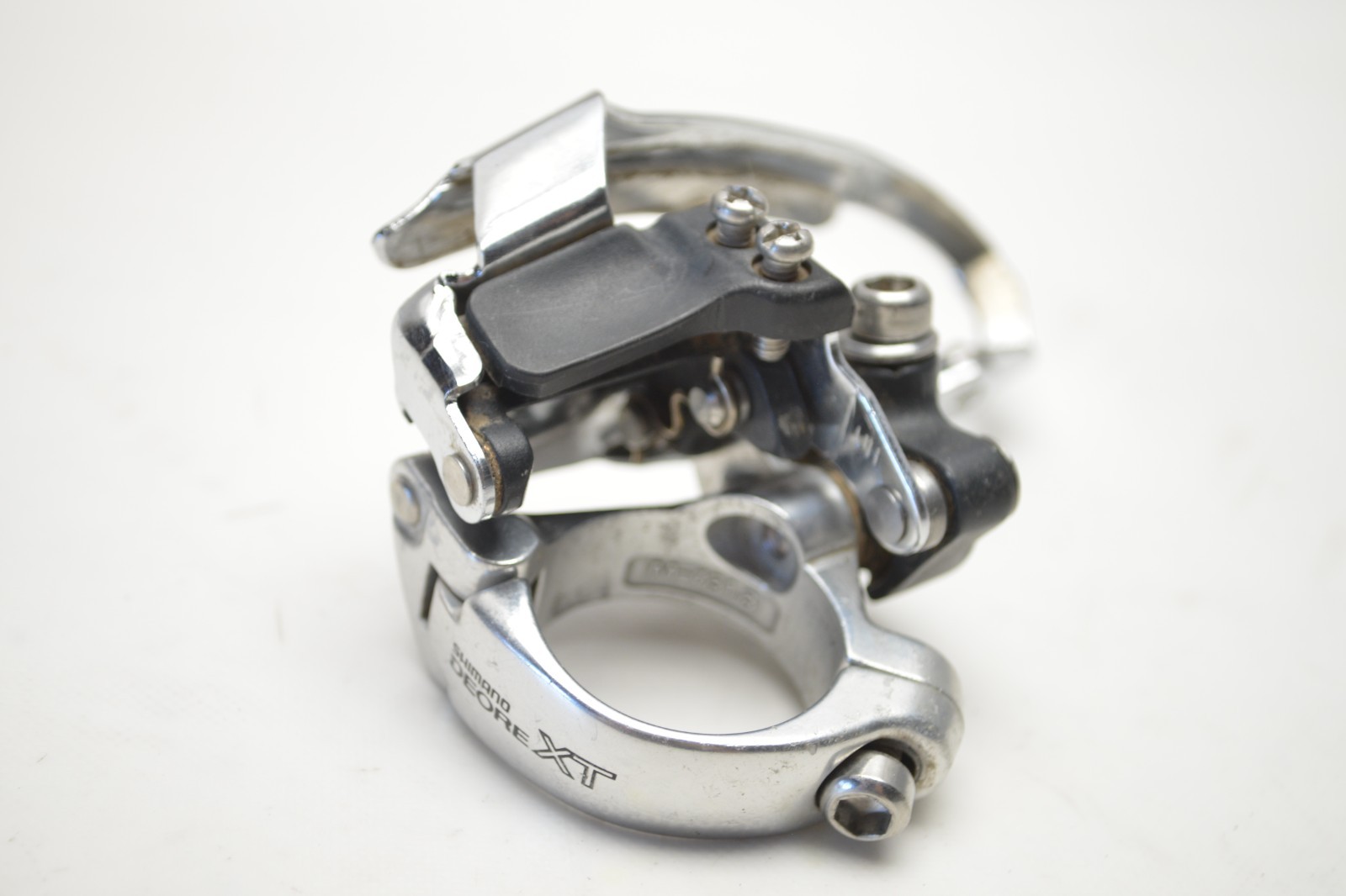 SHIMANO DEORE XT BICYCLE BOTTOM PULL TOP SWING 31.8 MM FRONT DERAILLEUR FD-M739