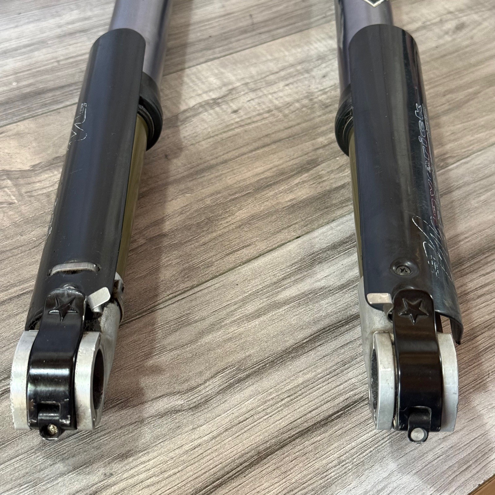 Maverick SC32 Single Crown Fork 1 1/8 200mm 100 Travel Inverted Fork 
