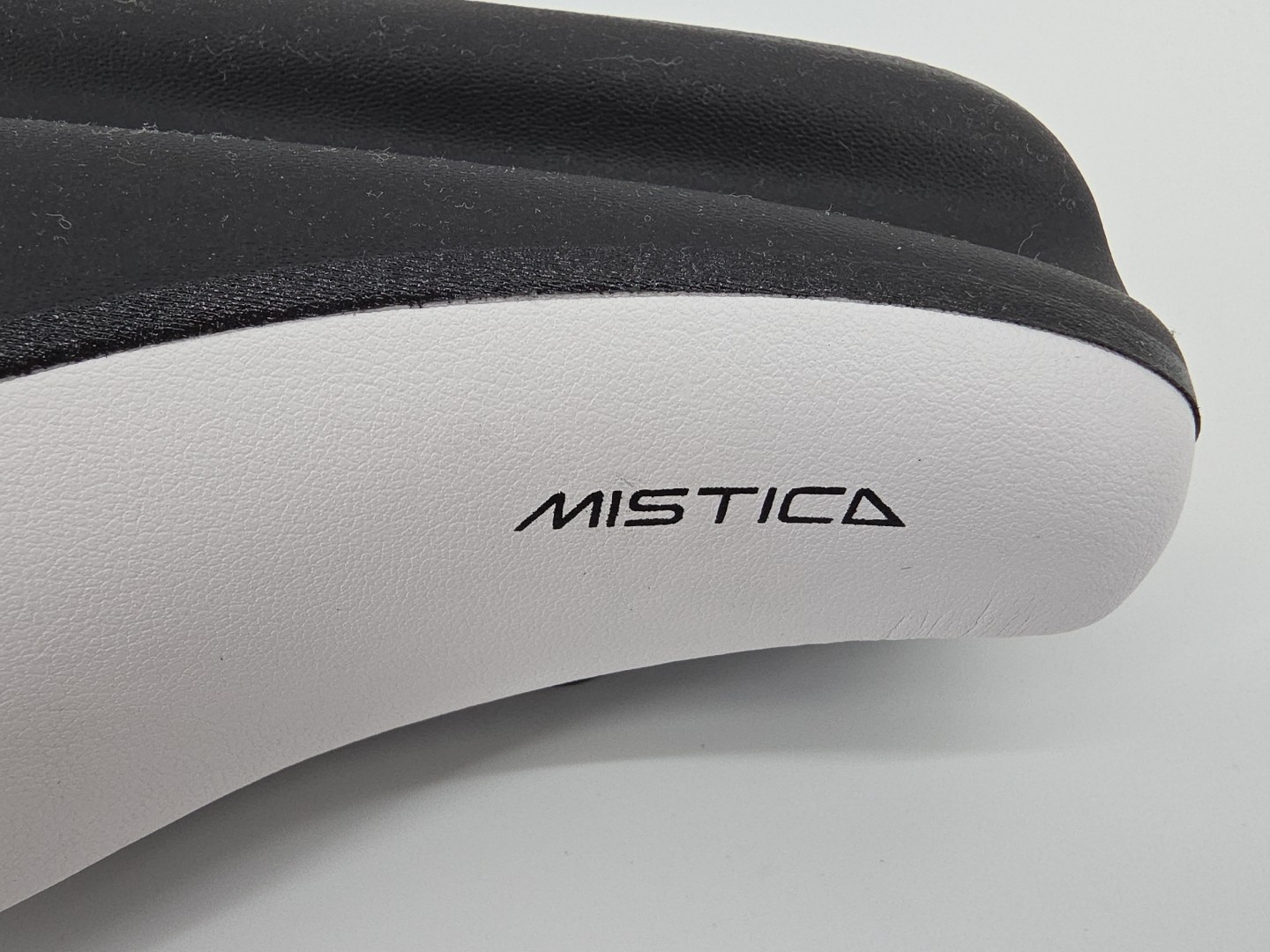 Fi’zi:k Transiro Mistica Carbon Saddle HTF Reverse Pattern 10in X 5.25in Italy!!