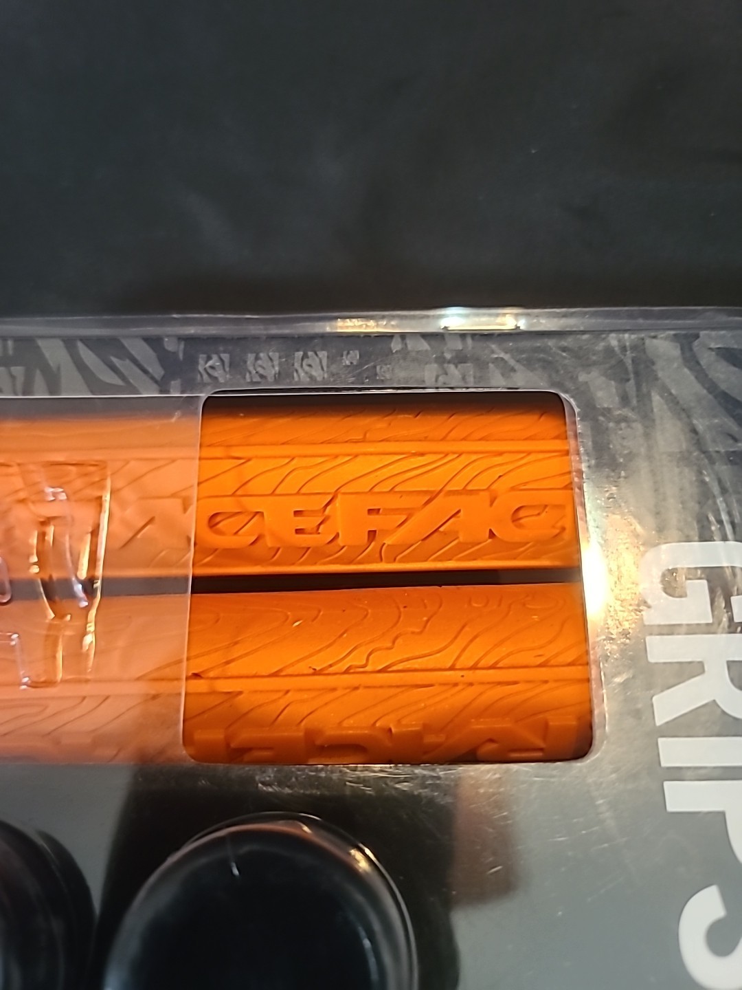 RaceFace Half Nelson Lock-On Grips – Orange