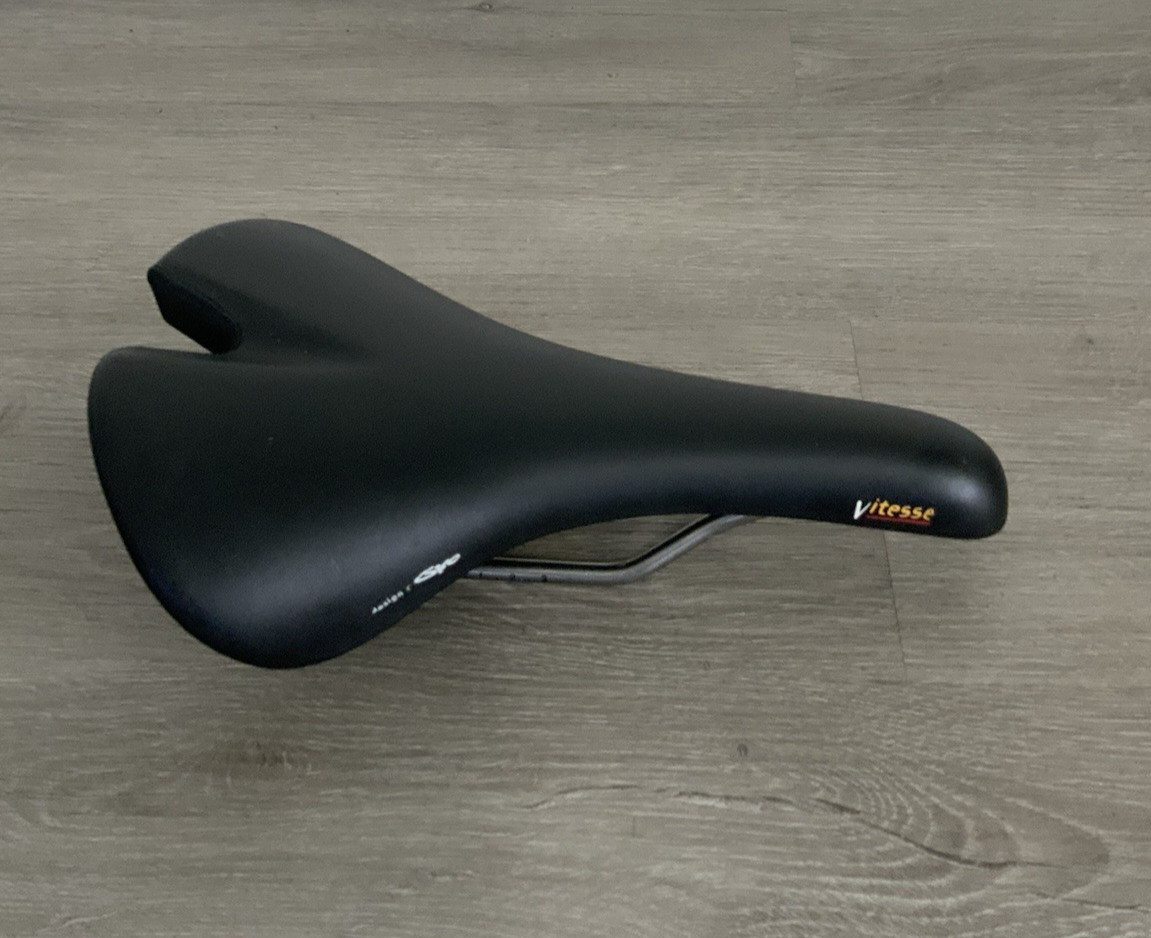 FIZIK VITESSE ROAD BIKE SADDLE 264 GRAMS 150 MM X 280 MM DISPLAY ONLY TITANIUM