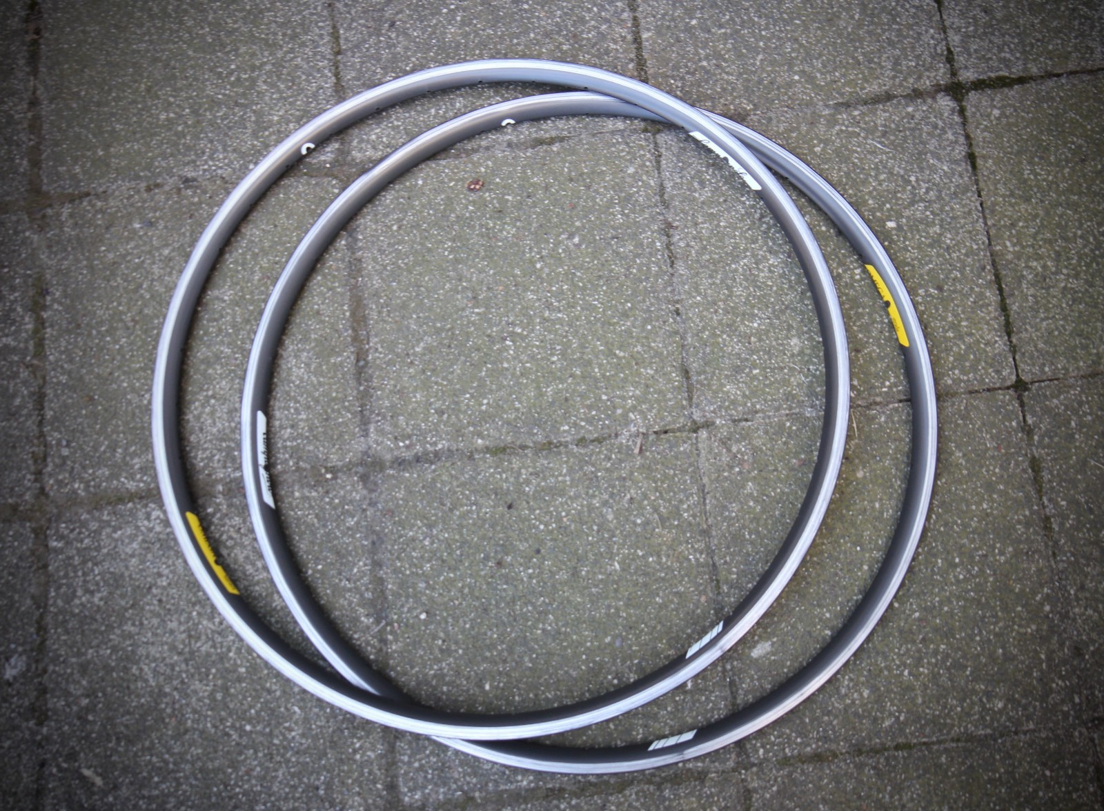 Campagnolo Omega Strada Hardox Rim / 28″ 36 H / Charcoal / Clincher #VELOWIZARD