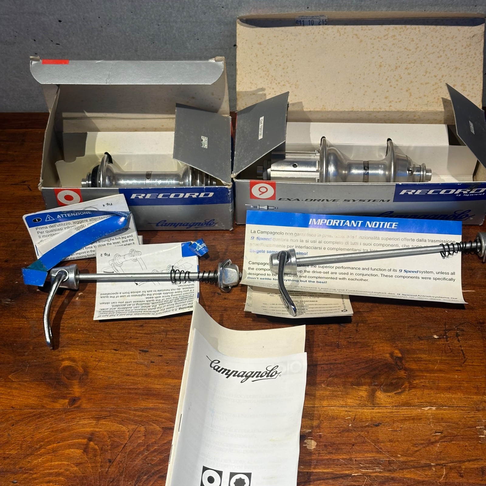Campagnolo RECORD 9/10/11 Speed Road Hub Set w/Skewers 32H NOS Condition in BOX