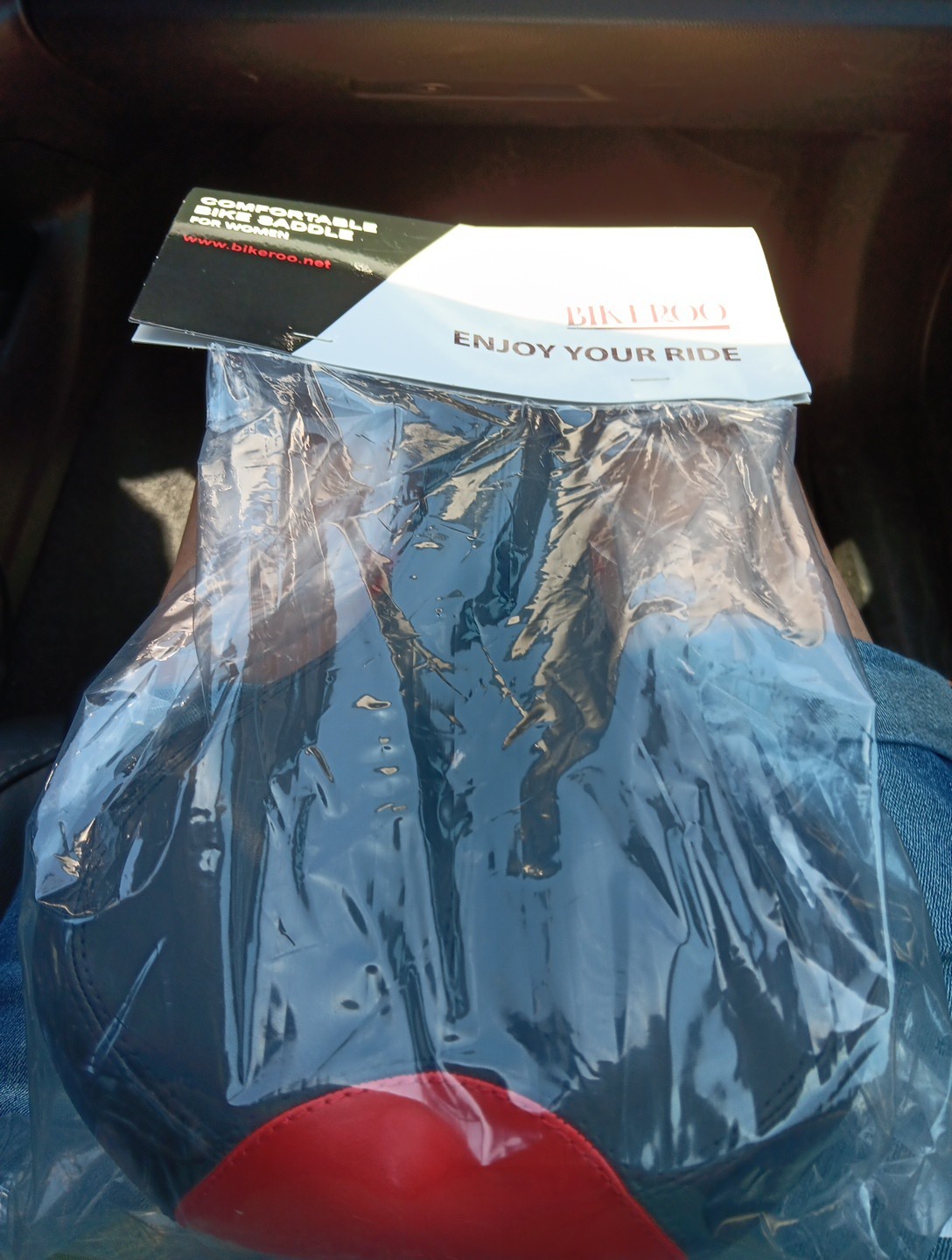 Bikeroo Comfortable Bike Saddle Seat for Women Thick Foam Black/Red NEW Sealed