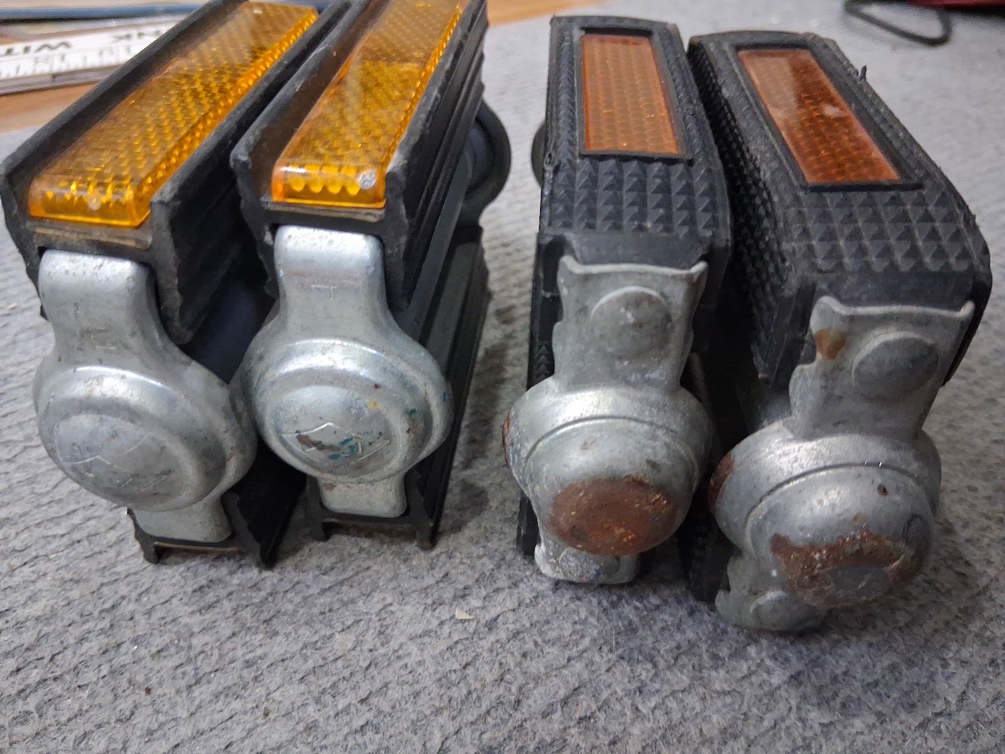 2 SETS VINTAGE BIKE PEDALS W/ REFLECTORS