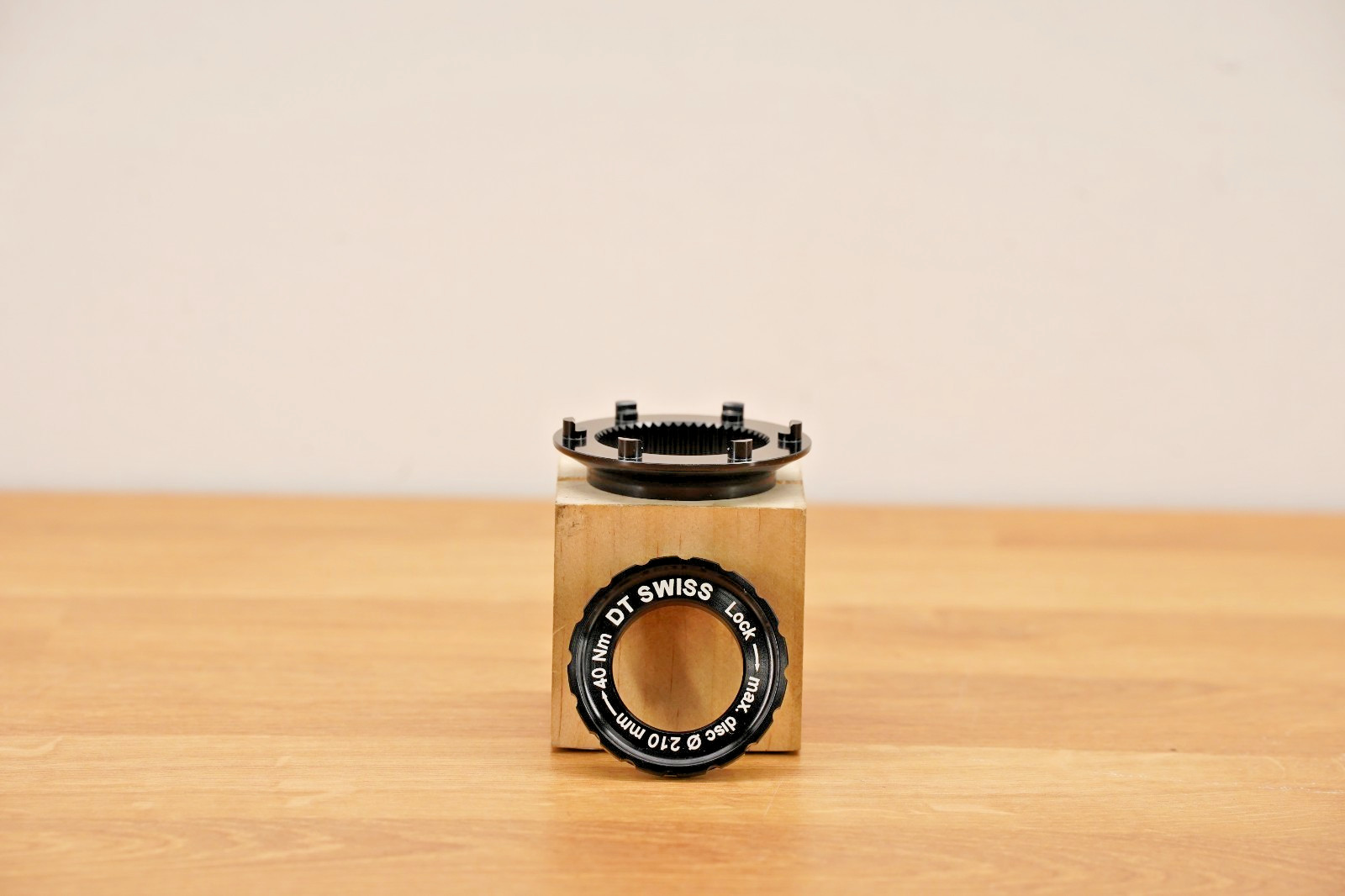 DT SWISS Centerlock to 6 Bolt Adaptor – NEW