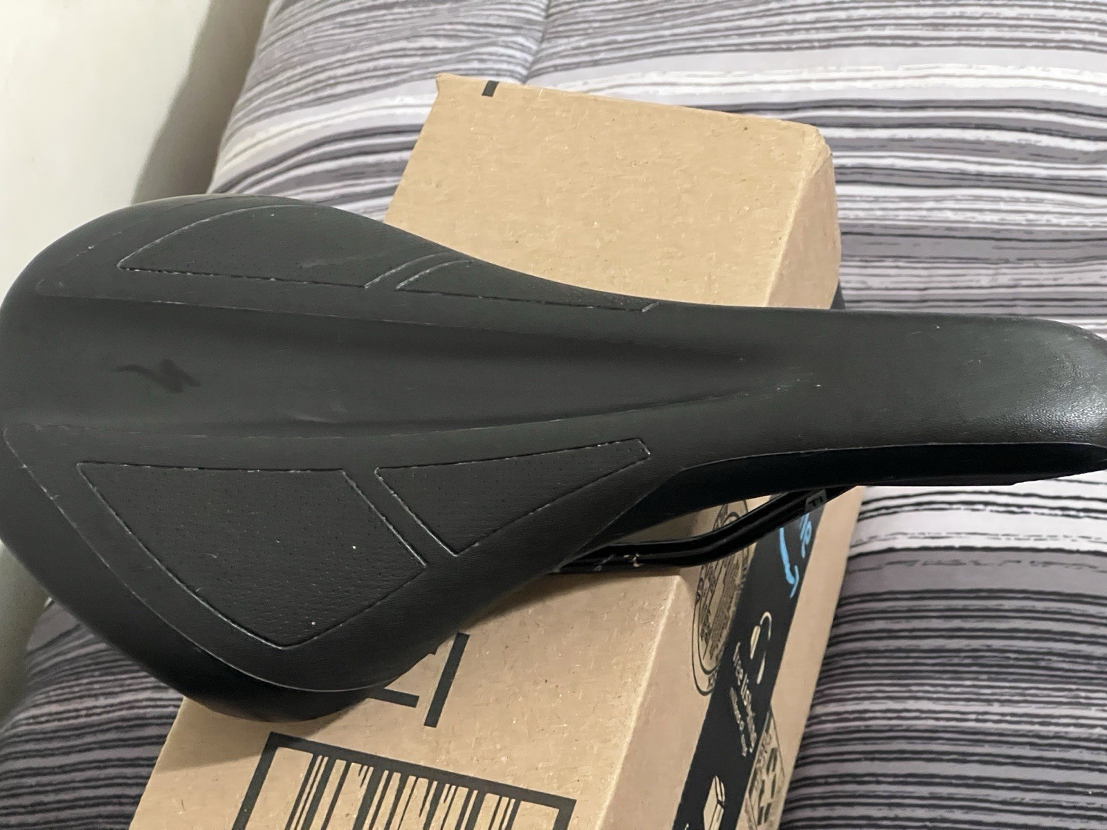 Specialized Henge Black Bike Saddle Seat 143mm, 7×7 Titanium rails