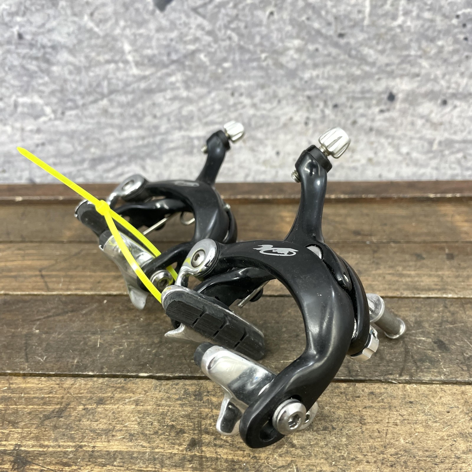 Road Bike Dual Pivot Caliper Brake Set Black Side Pull F/R Road Racing Pads Pair