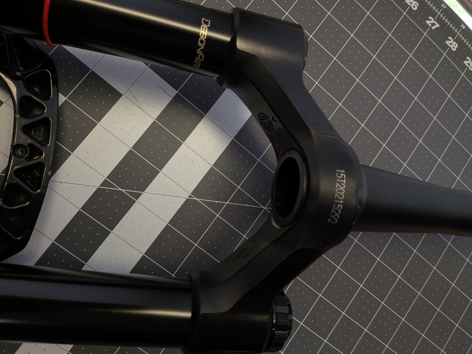 2023 RockShox Lyrik Ultimate 29 150mm DebonAir w/ Buttercups