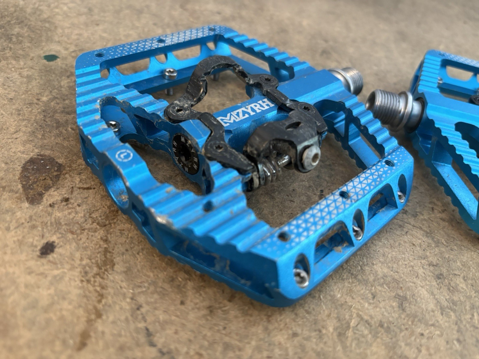 MZYRH MTB Mountain Bike Pedals 3 Bearing Flat Platform Compatible with SPD Dual