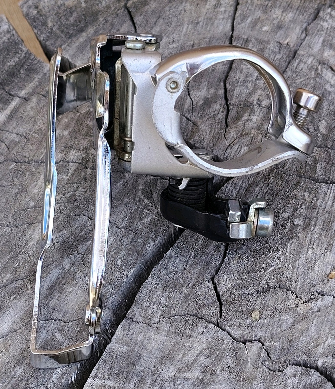 Shimano FD-M330 Front Derailleur 31.8 Low Mount Top Pull Japan Silver Vintage