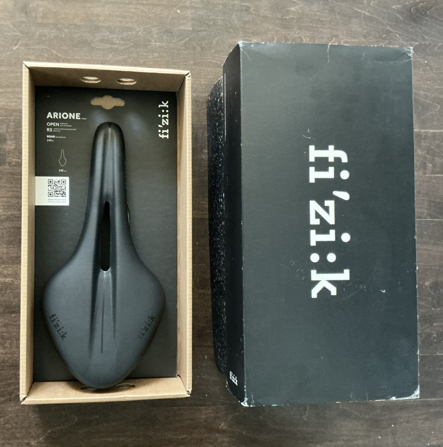 fi’zi:k Arione R3 Open Cutaway Road Bike Saddle, Black 142mm