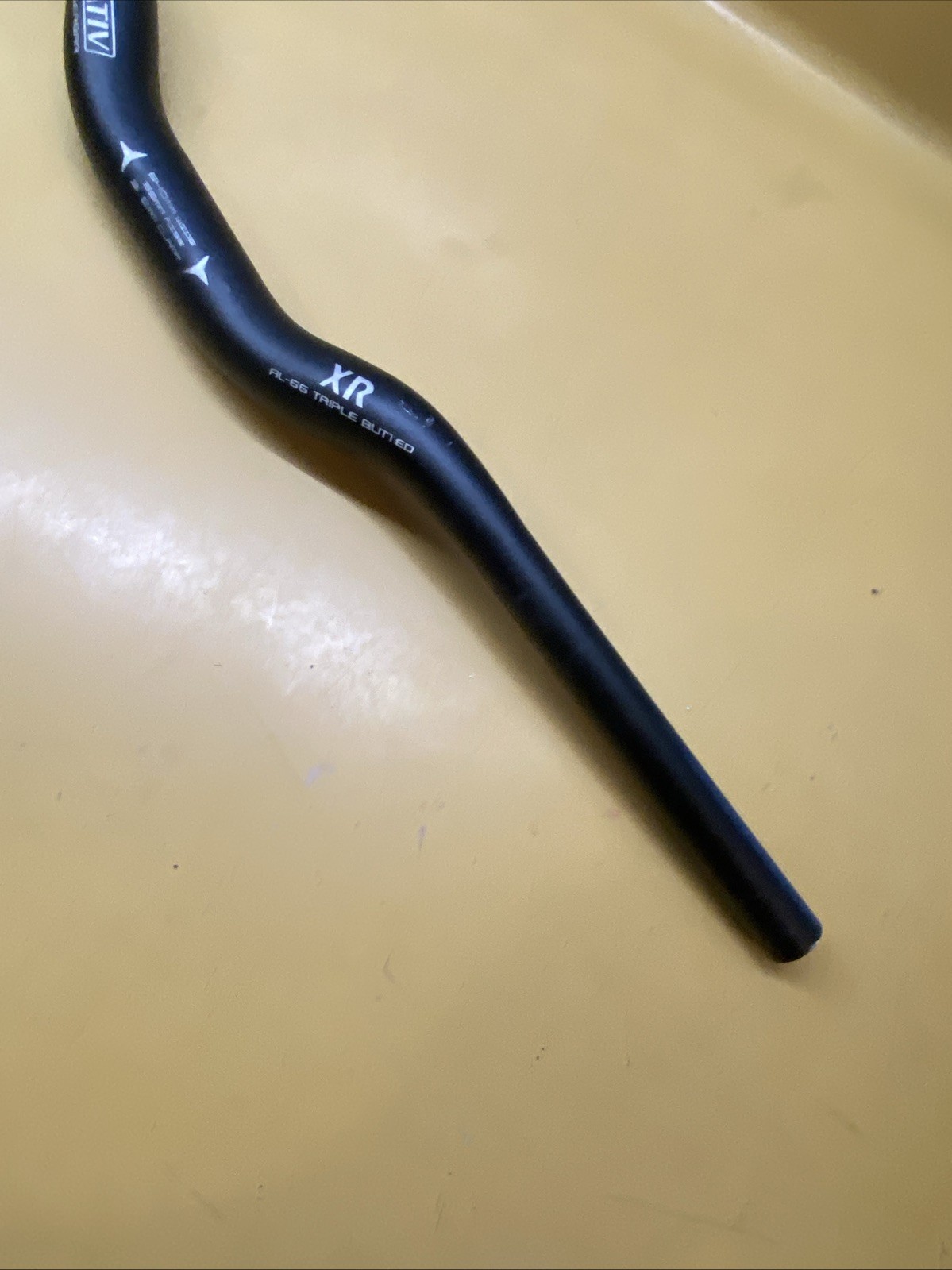 Black Truvativ XC-AM AL-66 XR 31.8 x 640mm X 35mm Riser Handlebar
