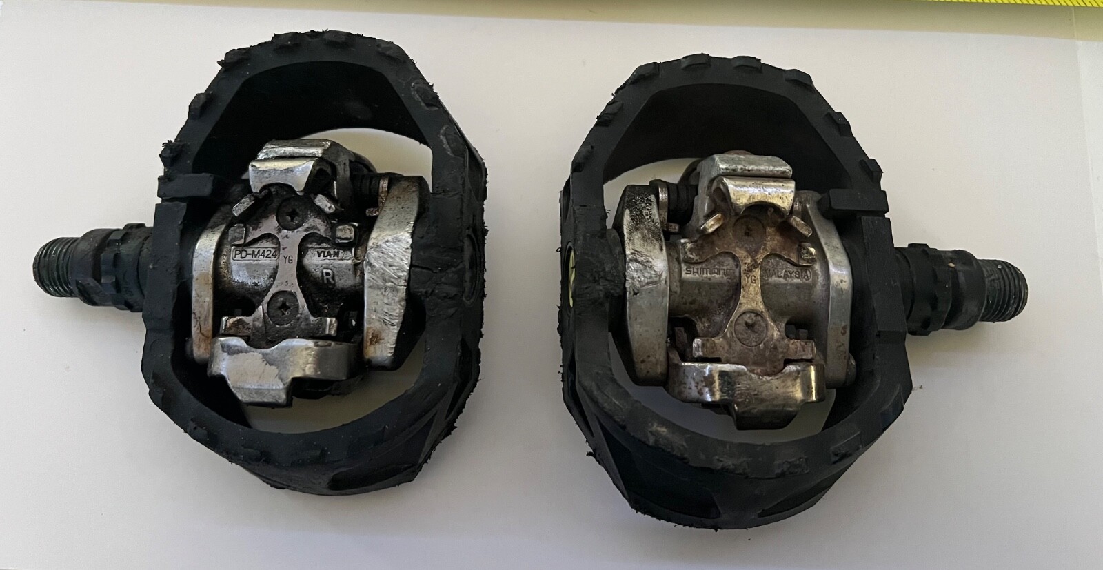 SHIMANO PD-M424 CLIPLESS PEDALS