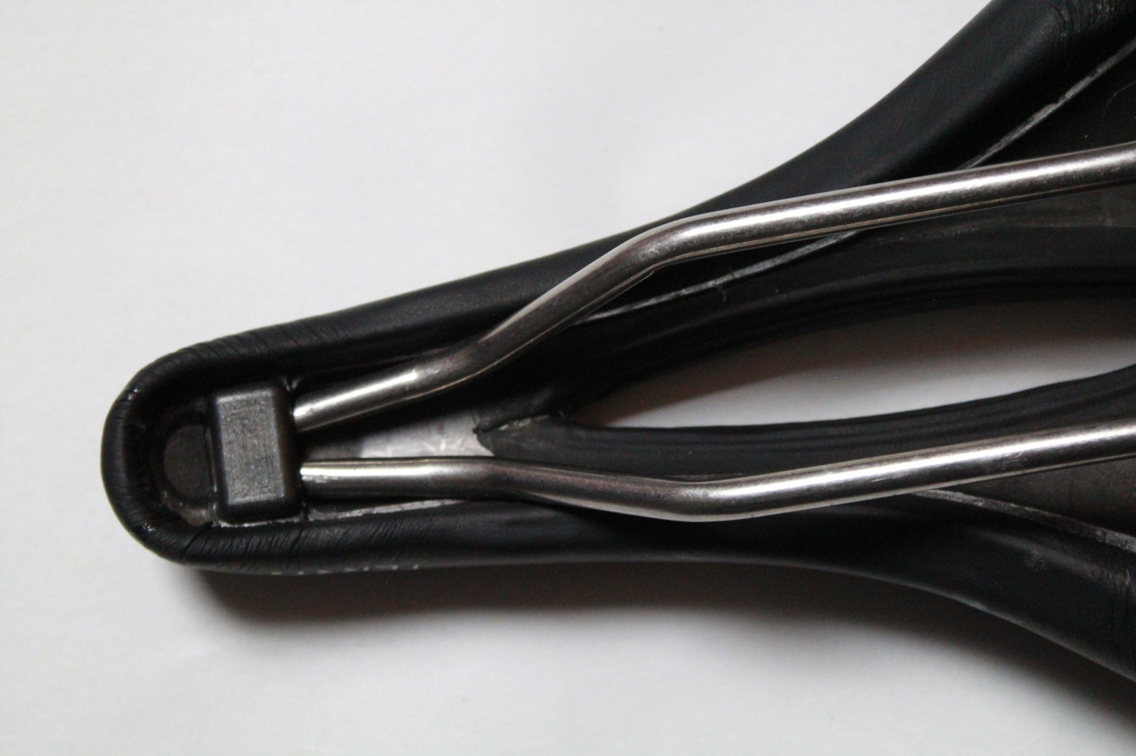 Terry Butterfly Century Womens Saddle Relief Cutaway 152x262mm Ti Rails 268 Gr