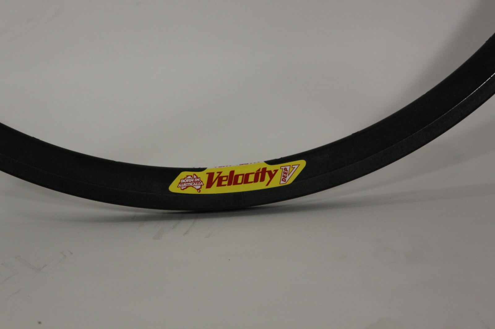 Velocity Deep V Rim 700c 32 hole with NoMSW Black VR8