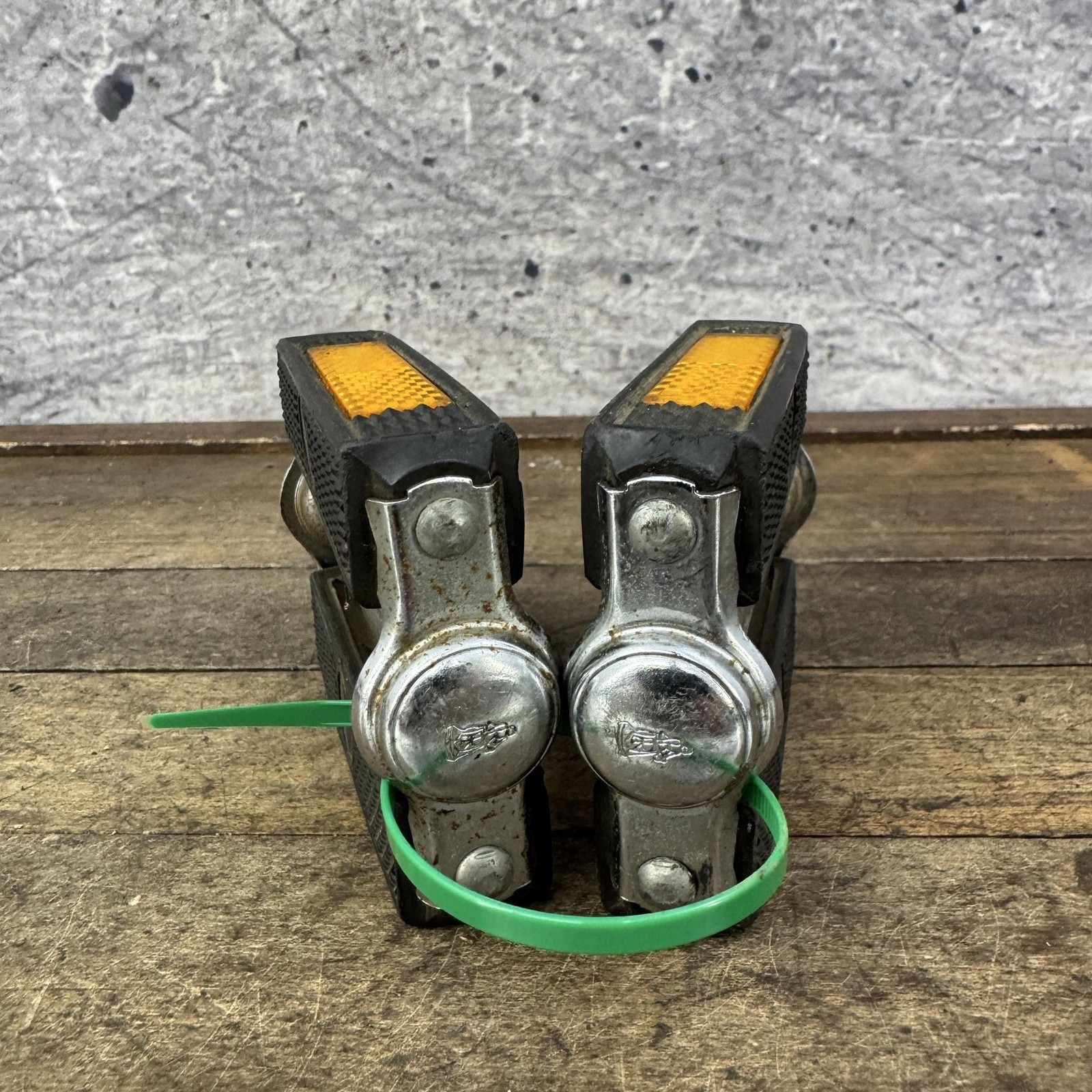 Vintage Raleigh Block Bike Pedals 9/16 Black Reflector Platform Pair 598g