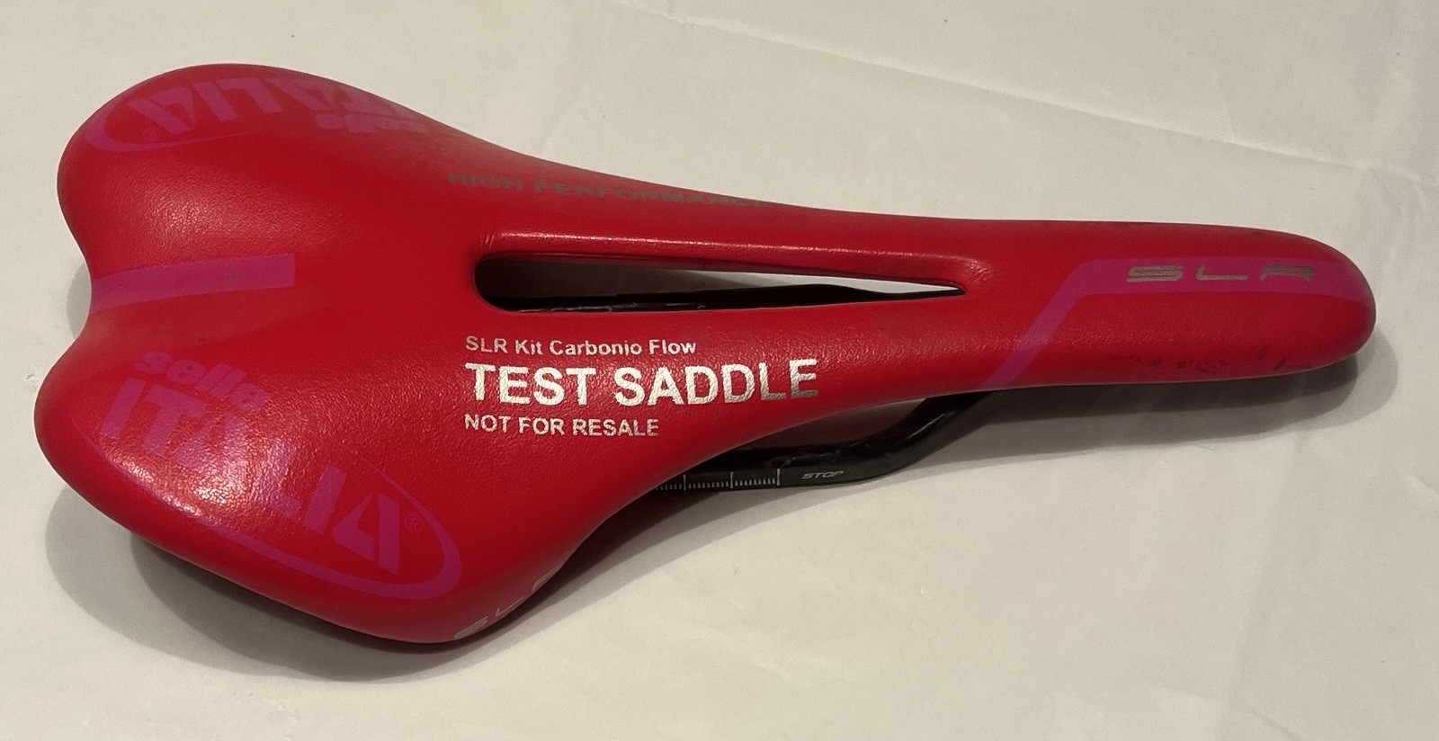 Selle Italia SLR Kit Carbonio Flow TEST Saddle Red Carbon 126g 275mm x 135mm