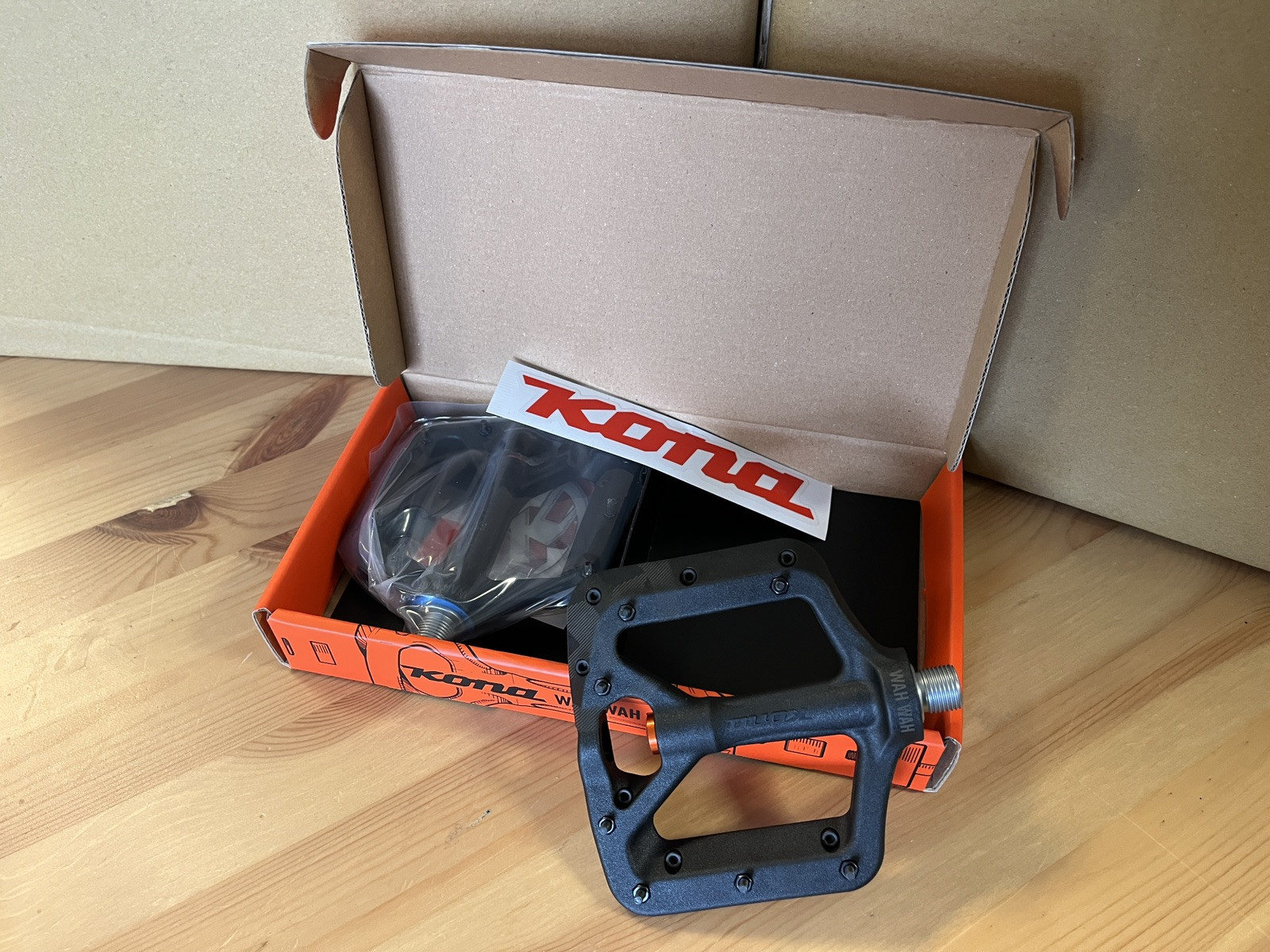 Kona Wah Wah Composite small and large pedal package. Pair of each in black