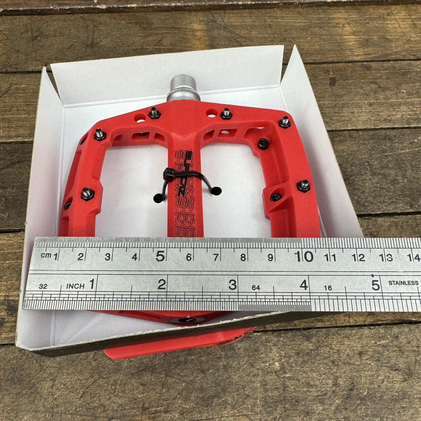 Supacaz Smash Flat Platform Bike Pedals 9/16 Red Composite Pair Pair 2 Pedals
