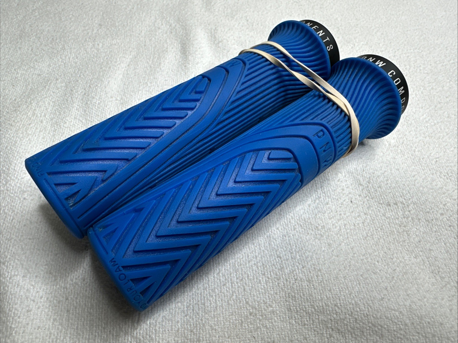 PNW LOAM BIKE GRIPS
