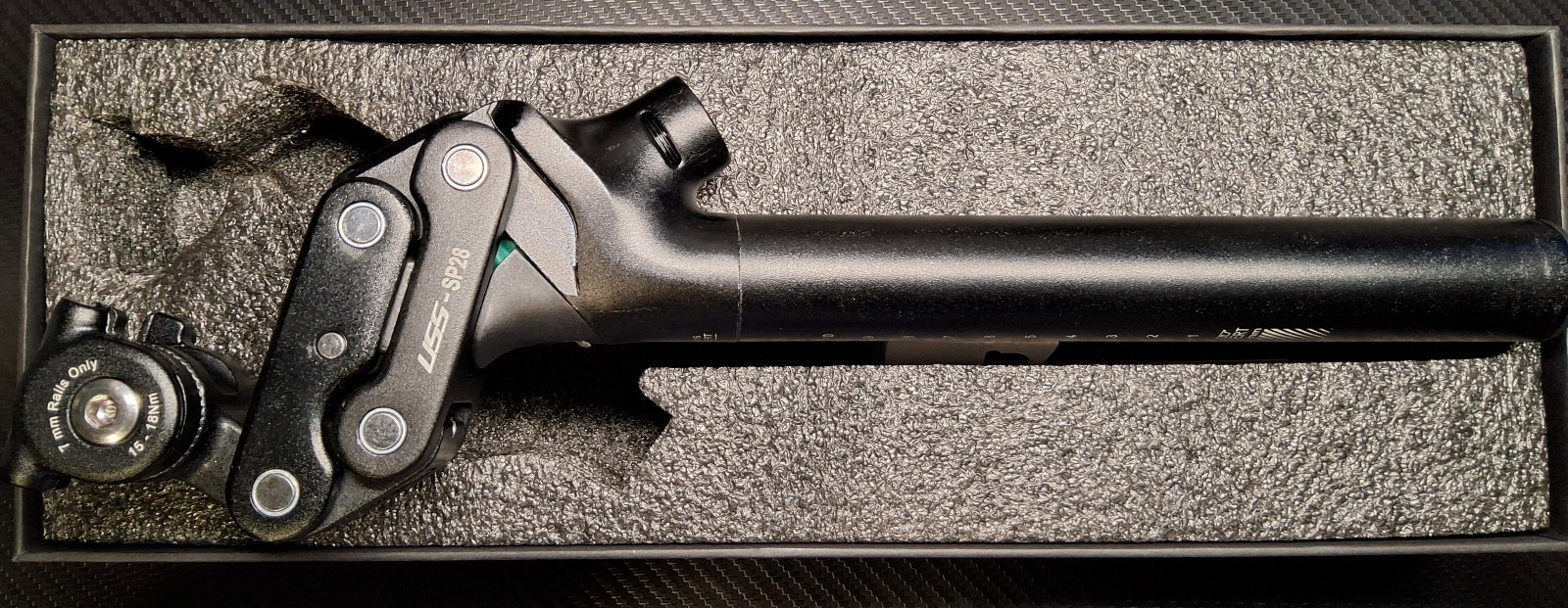 SAFORT USS-SP28 Suspension Seatpost, 30.9mm Tube Diameter, Adjustable Tension