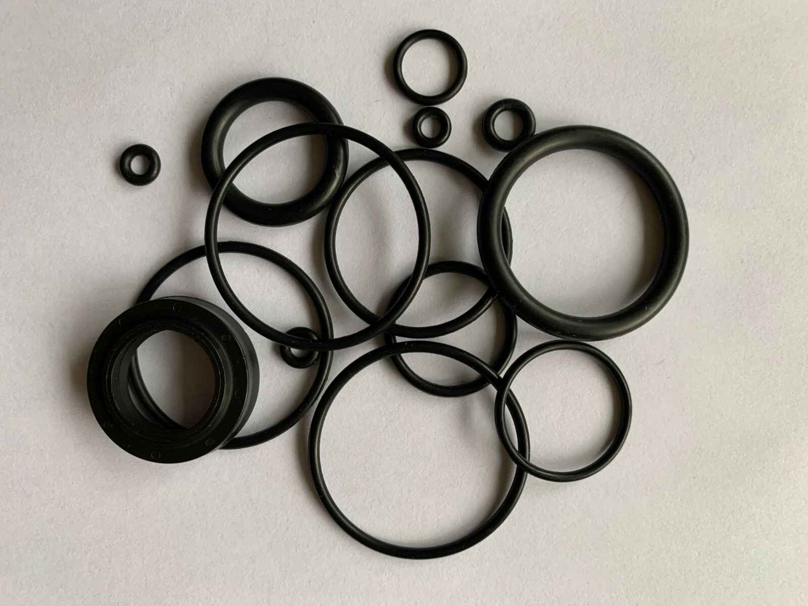 Fox DHX RC2 and RC4 5/8″ Shaft (2010-2015) Rear Shock Service Seal Kit