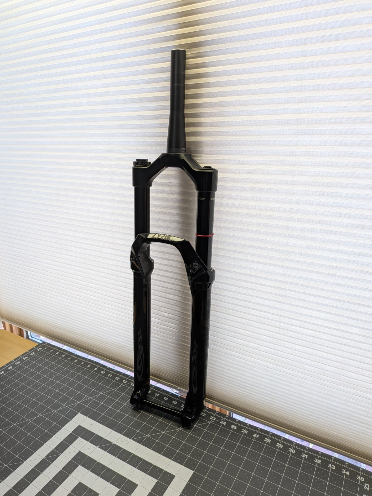 2023 RockShox Lyrik Ultimate 29 150mm DebonAir w/ Buttercups