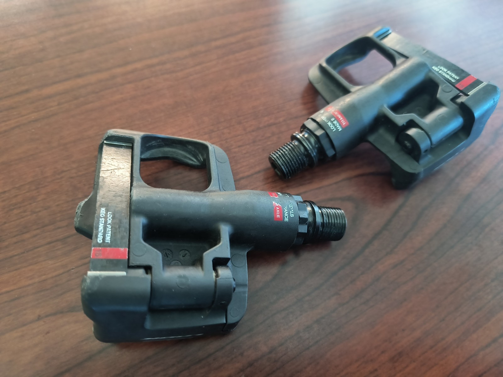 Look Keo Blade Carbon Clipless Road Pedals, 9/16″, Ti Axels, with New Cleats