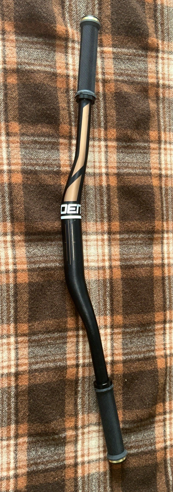 Deity Handlebar & Sensus Grips (Twenty.14 19 L05 800 25R 35 MTB Handlebar)
