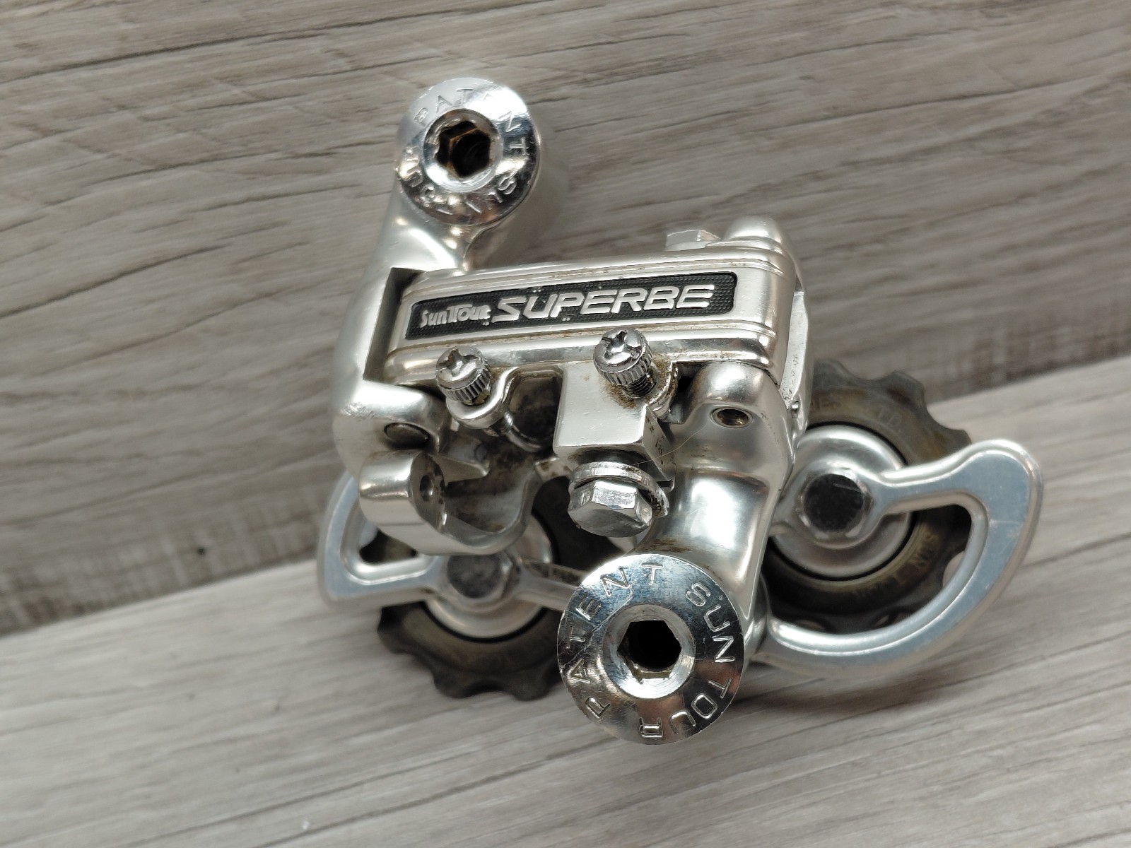 Vintage SunTour Superbe 1st Gen Rear Derailleur Short Cage Silver – Japan