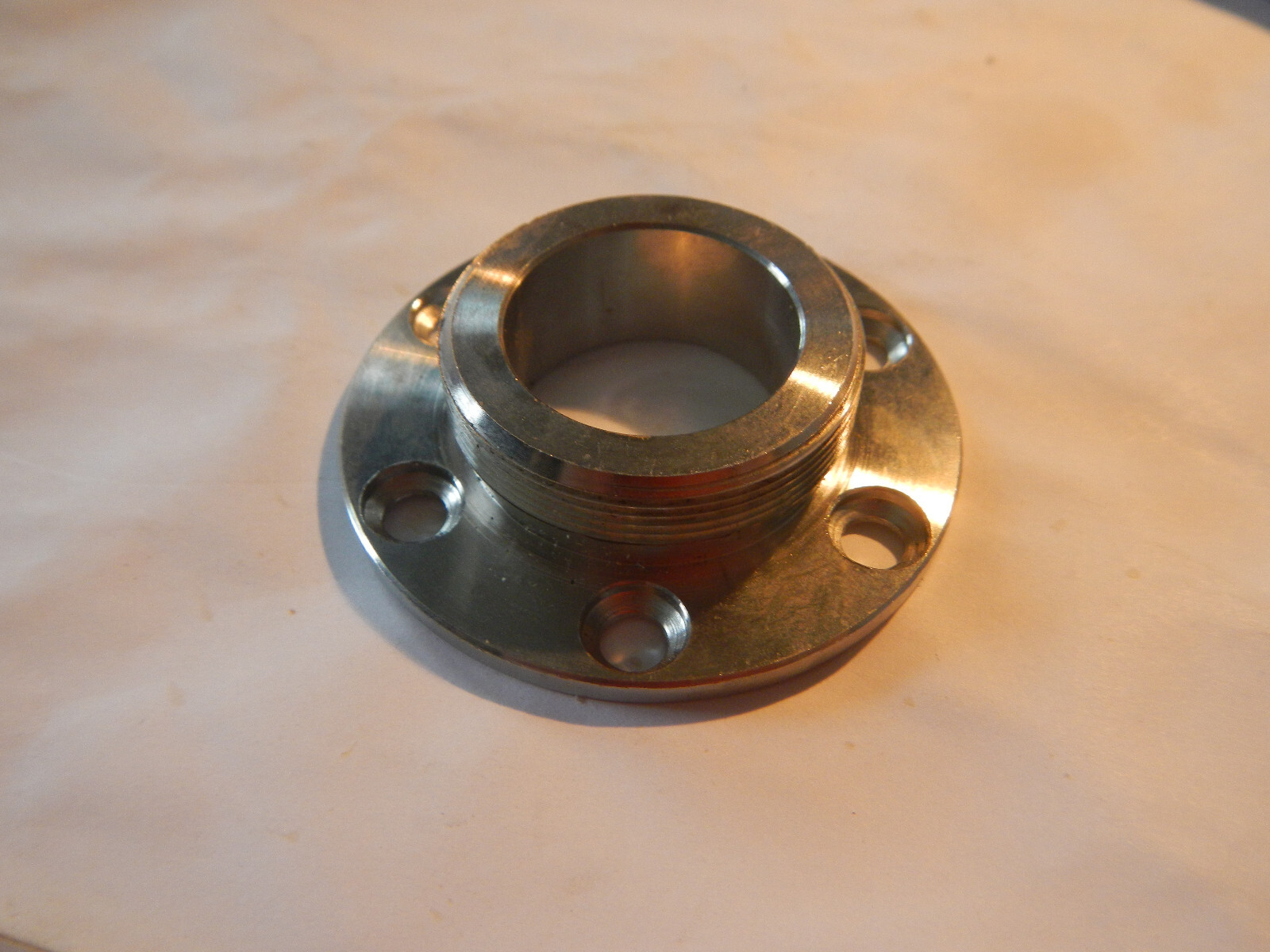 6 bolt freewheel mount for REVERSE threaded freewheel.