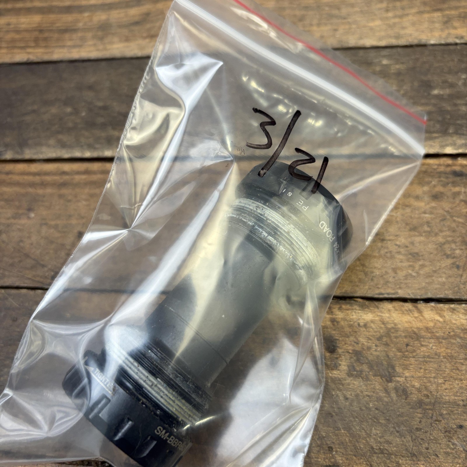 Shimano Bottom Bracket SM-BBR60 68mm BSA 1.37×24 Road Hollowtech II Black