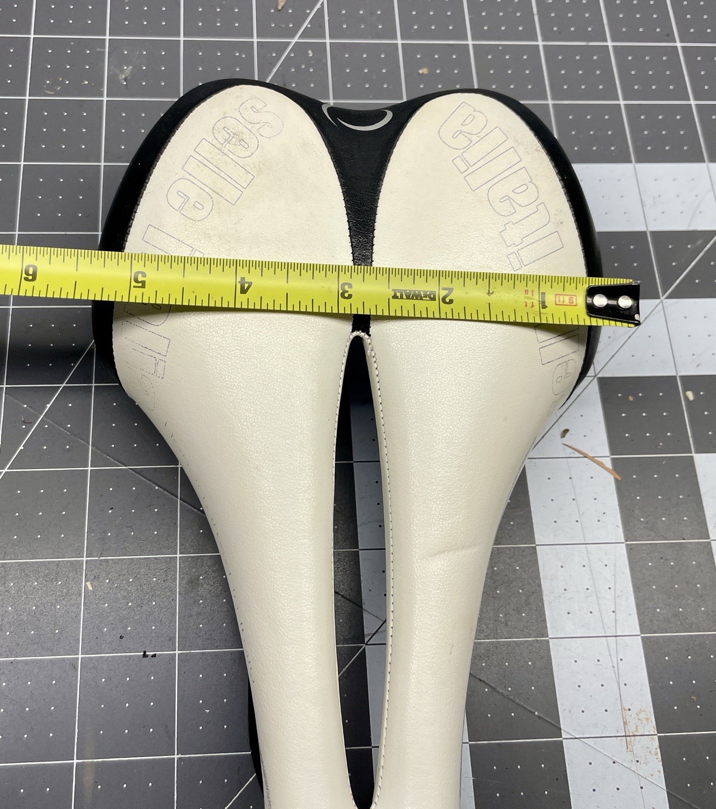 Selle Italia SL Saddle Black/White – Fiberglass Shell, Manganese Rails (140mm)