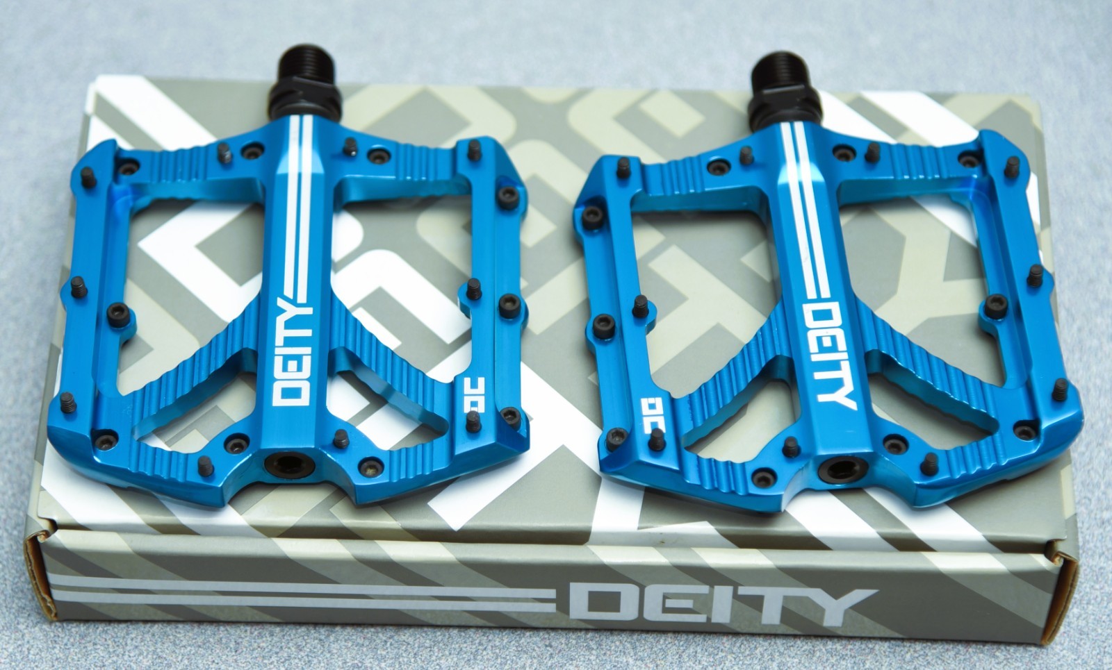 NEW Deity Components Bladerunner Pedals, flat/platform, blue