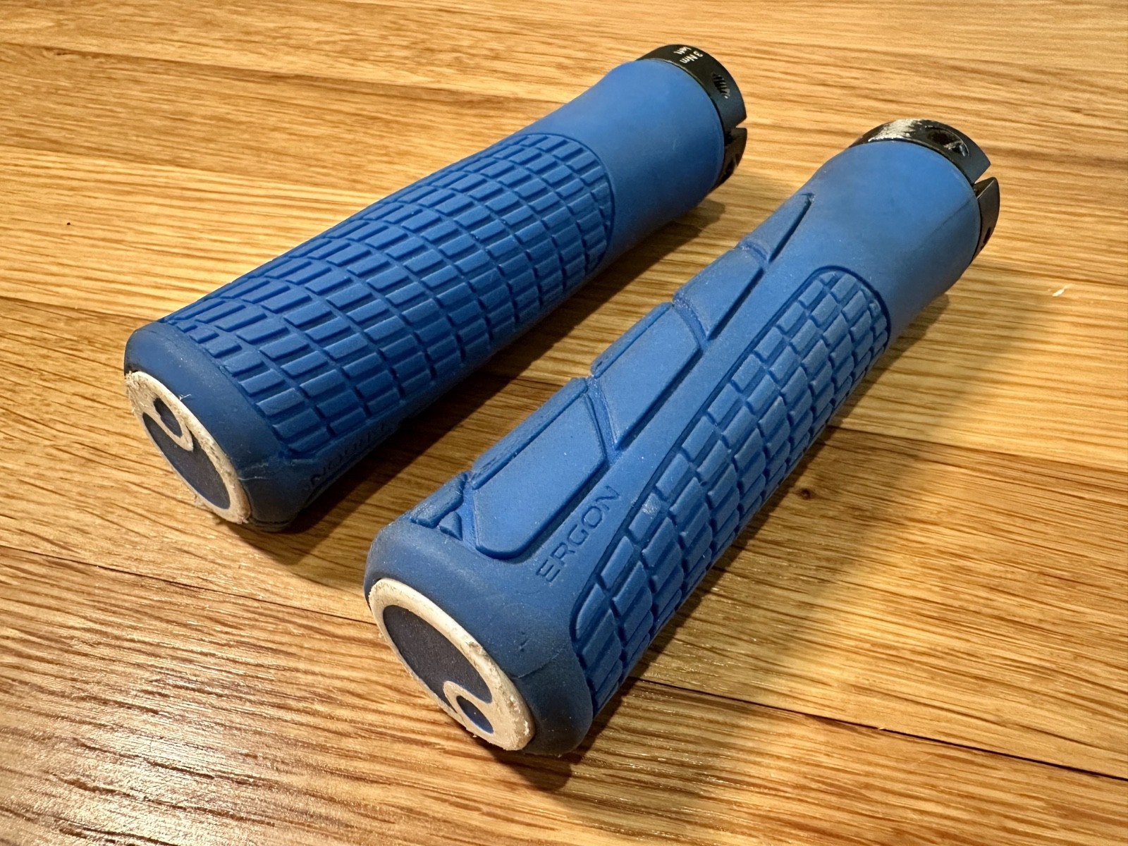 ERGON GA2 FAT GRIPS BLUE ERGONOMIC BIKE HANDLEBAR GRIP MTB XC GRAVEL KLUNKER LOC