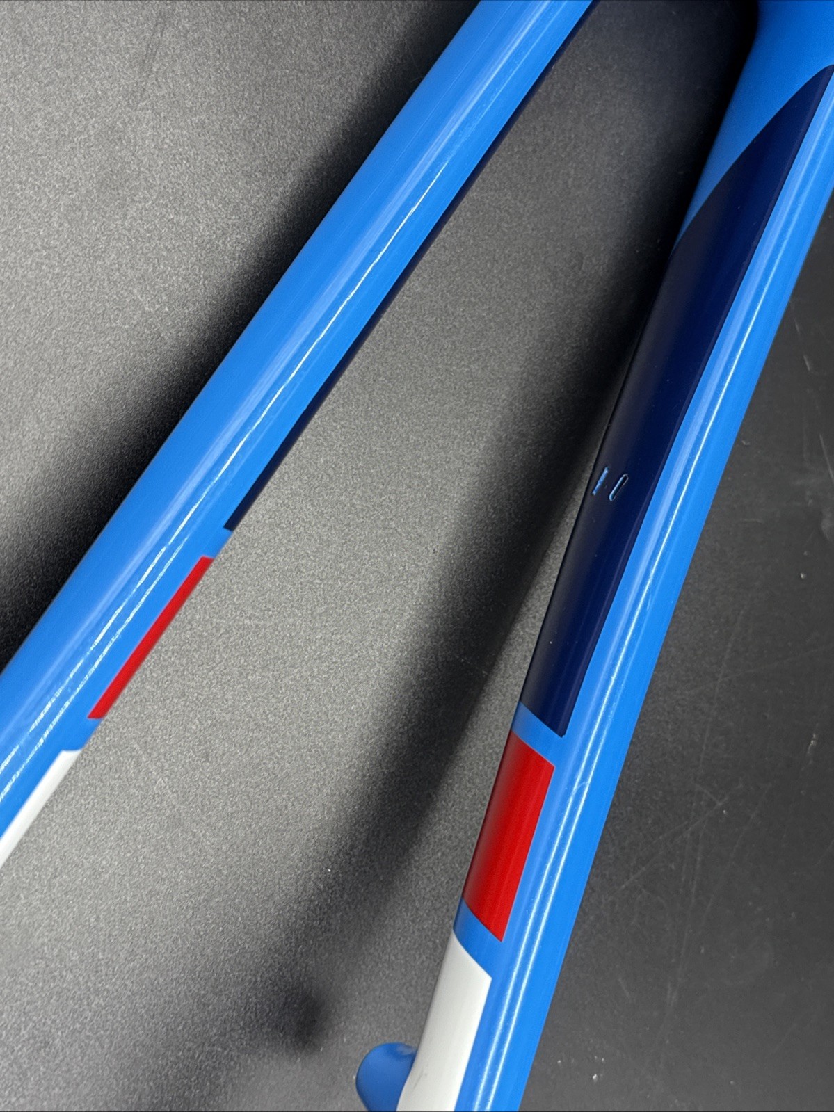 TREK Bontrager DOMANE Carbon Disc Fork Blue 48mm Rake Tapered 262mm Steerer