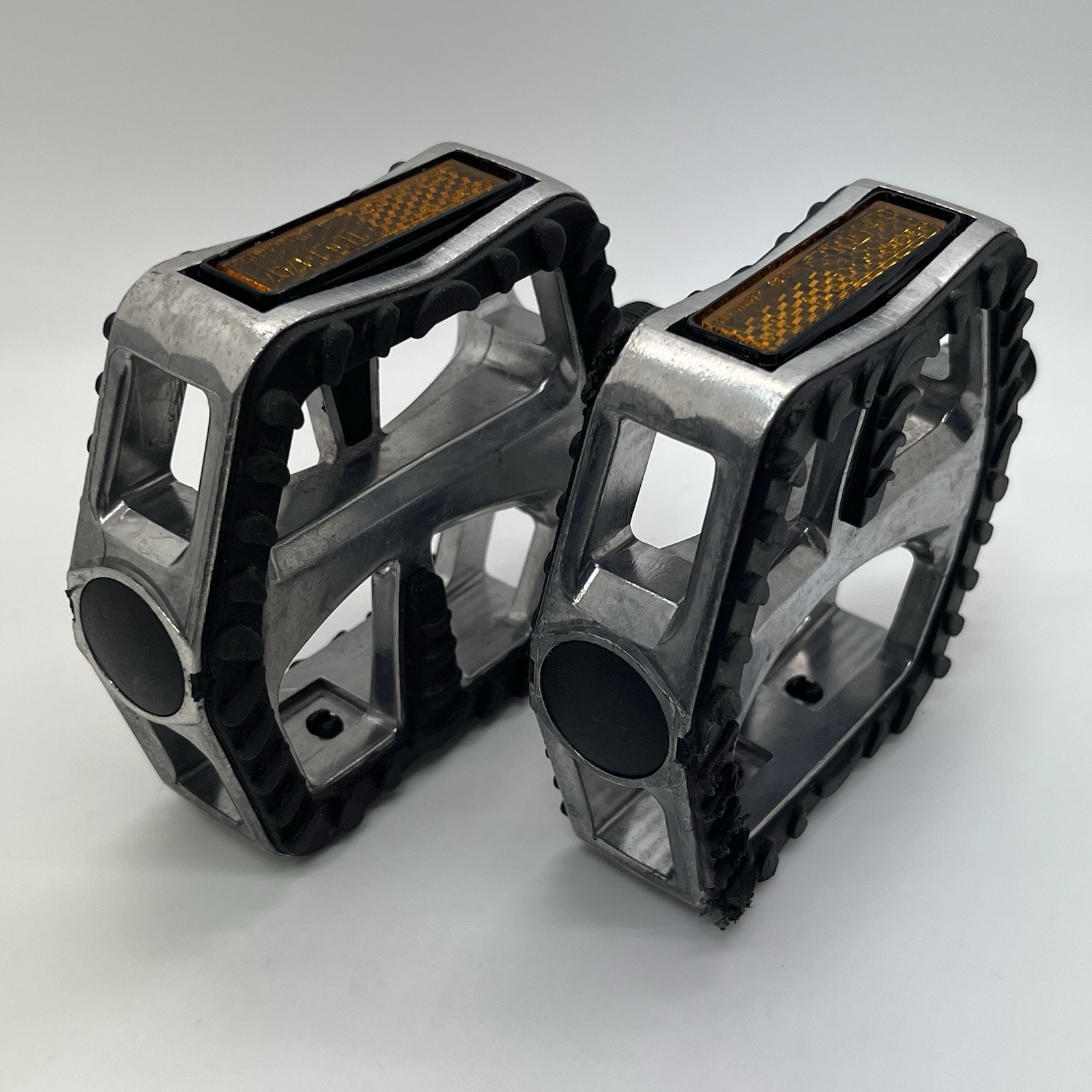 WELLGO LU-214 Pedals, 9/16″ Aluminum XLarge Platform Anti-Slip **FAST SHIPPING**