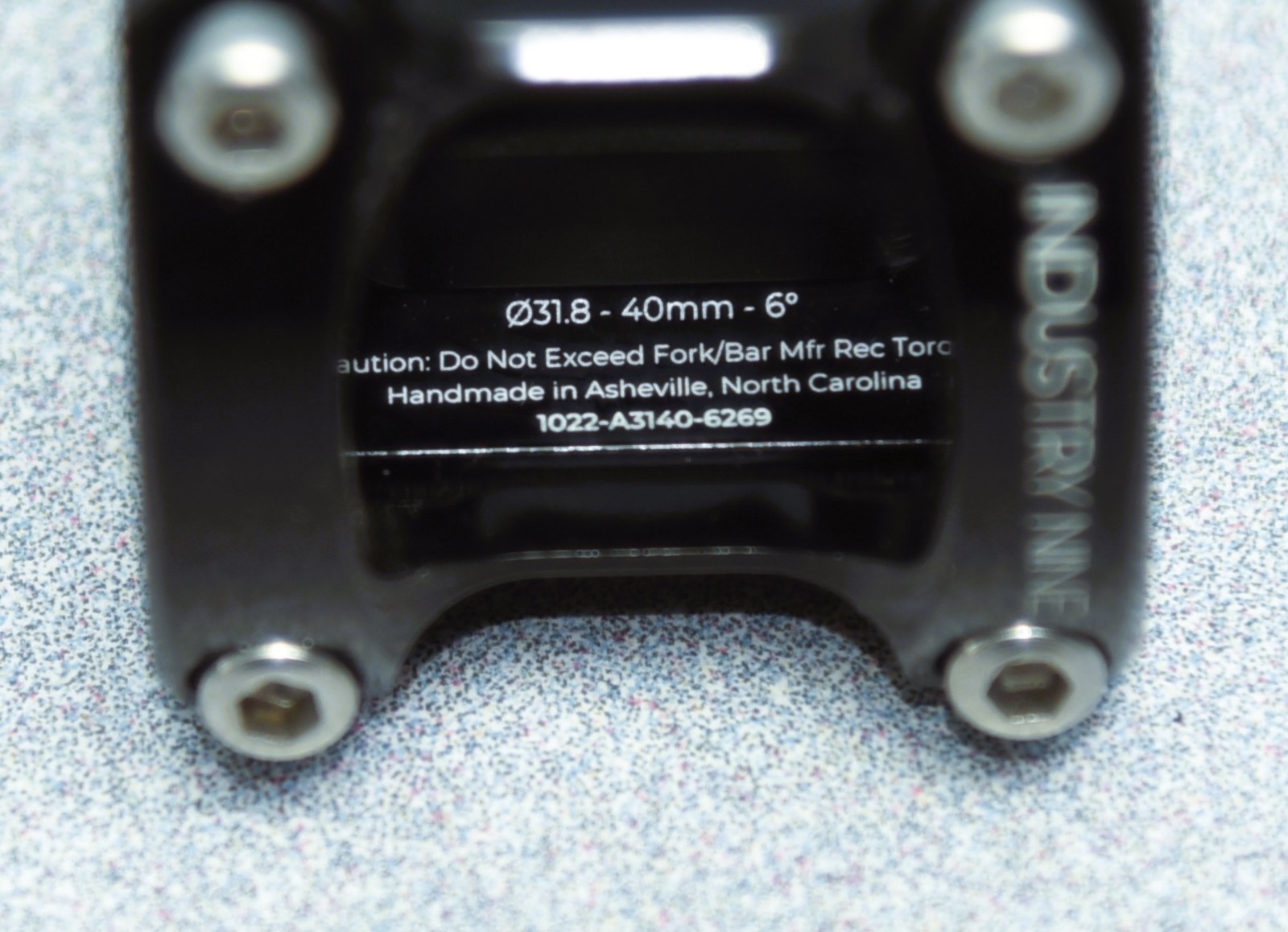 Industry Nine A318 Stem – 40mm, 31.8mm Clamp, +/-4.4, 1 1/8″, Aluminum, Black