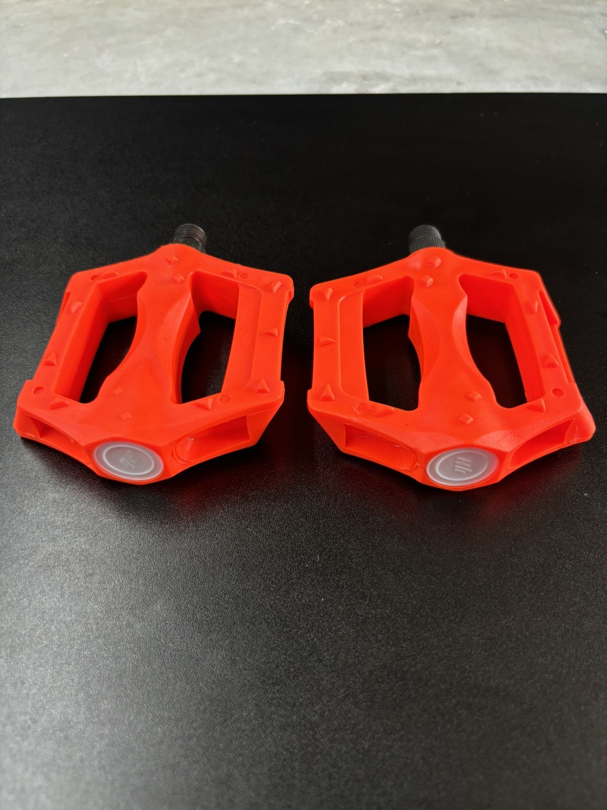 Resin Body Pedals 9/16″ NEON ORANGE