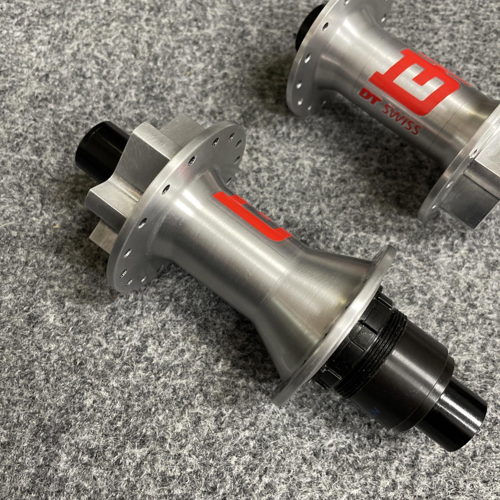DT Swiss Boost 15×110 12×148 Sram XD Ratchet 6-Bolt Brushed Silver 370 Hub Set