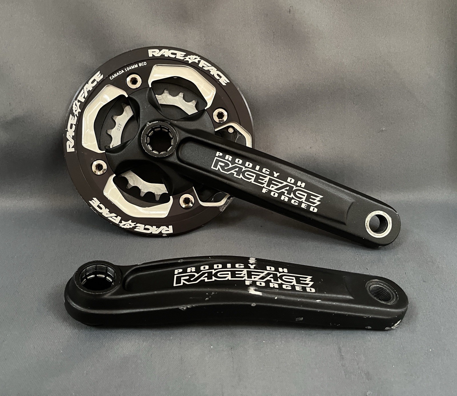 Race Face Prodigy DH MTB Crankset ISIS 175mm 32/22T 104/64mm BCD w/ Bashguard