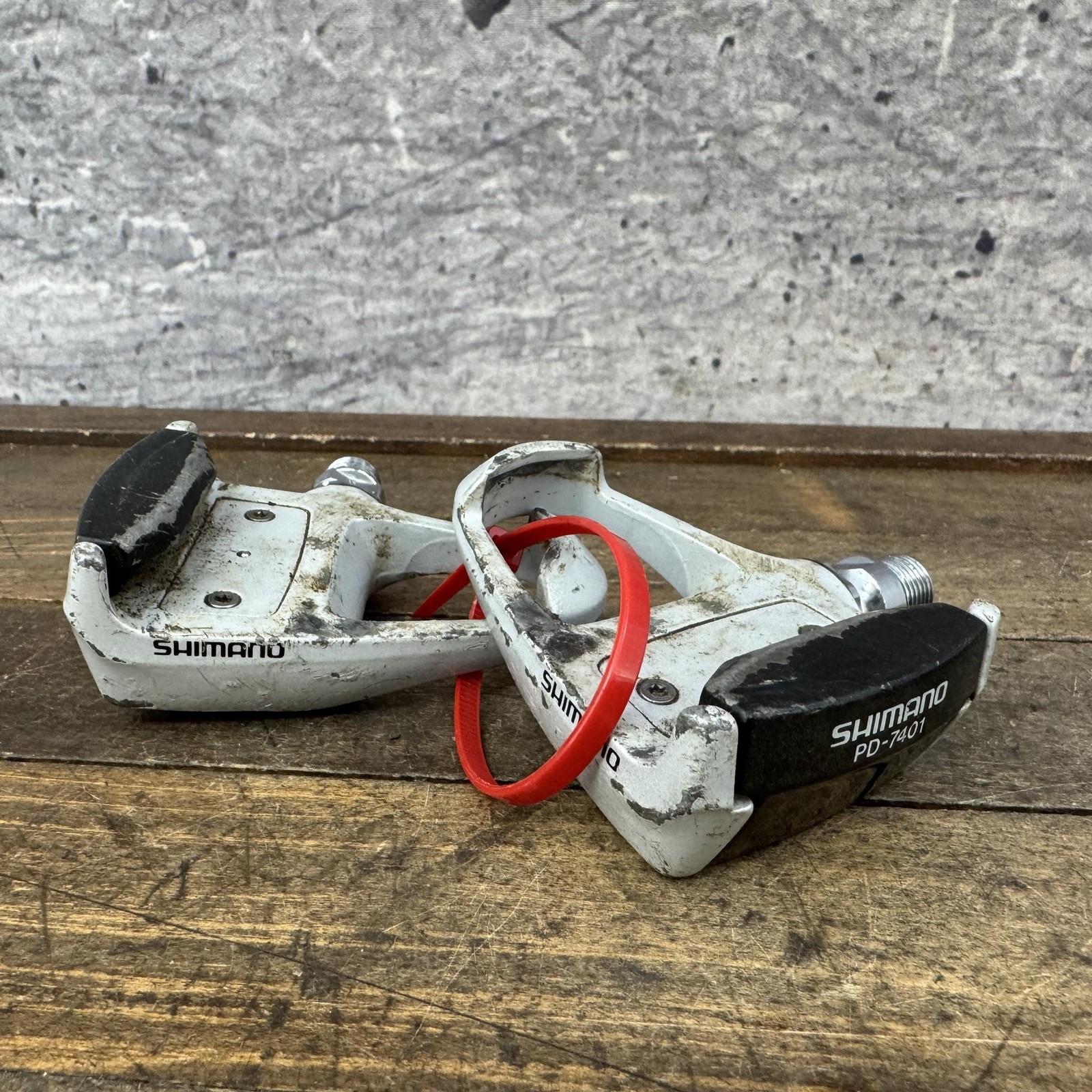 Vintage Shimano Dura-Ace PD-7401 Clipless Road Pedals 9/16 White Pair LOOK