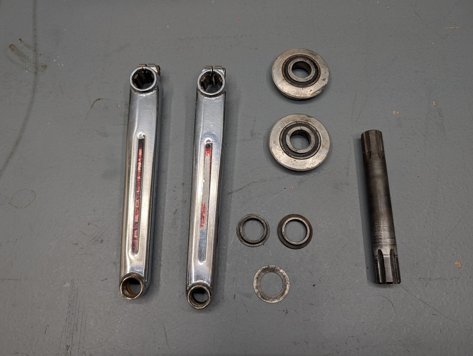 REDLINE FLIGHT 180mm Cranks with bottom bracket – Single pinch half wrap
