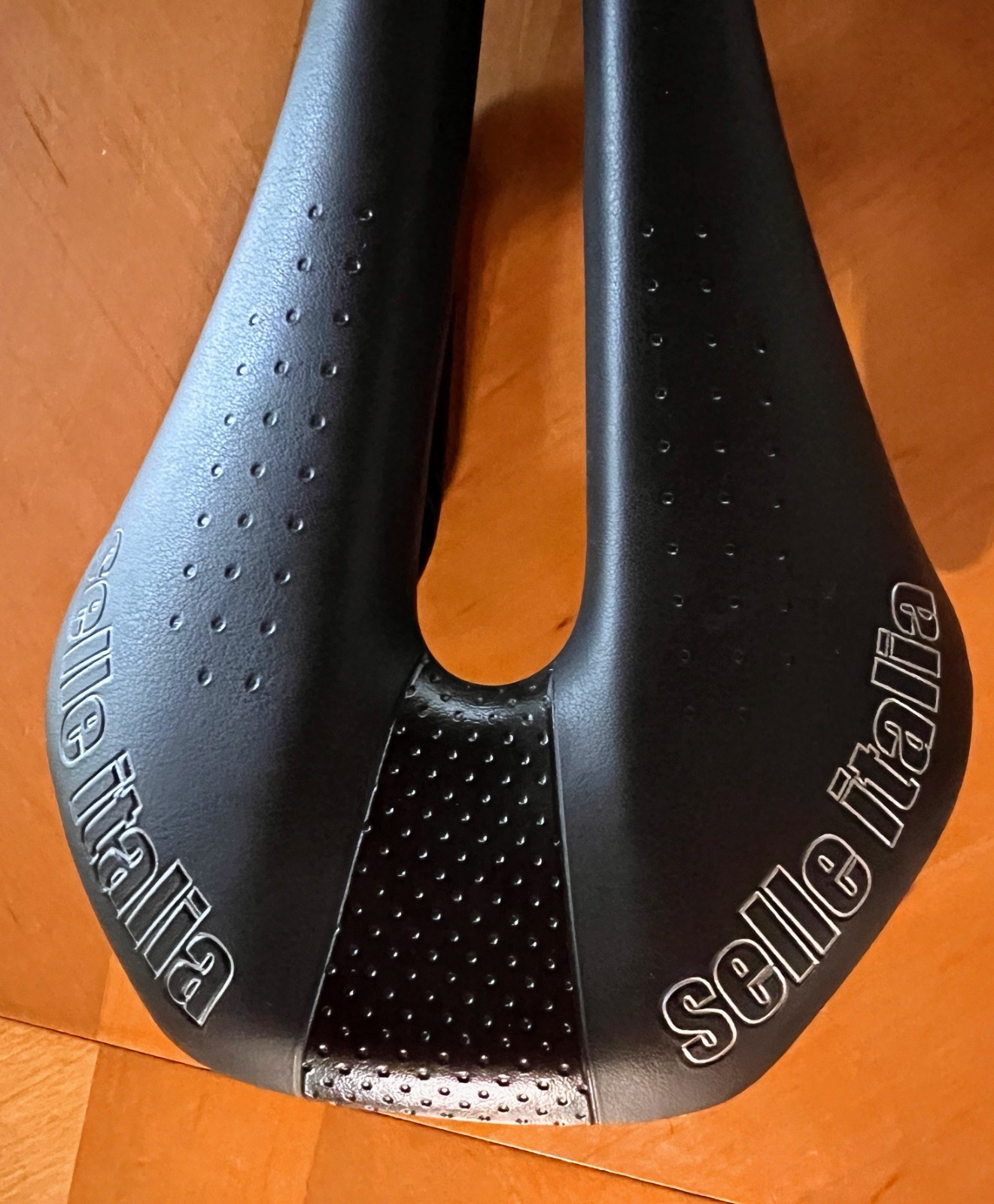 Sella Italia Novus Superflow Bike Saddle 148mm width