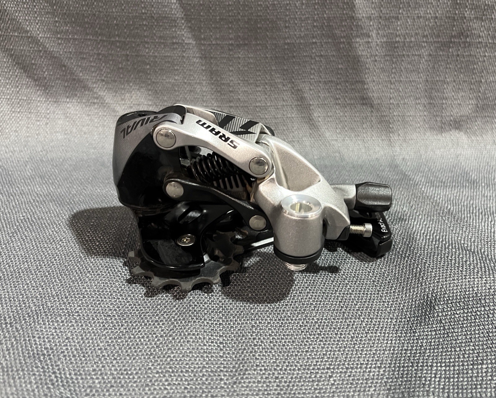 SRAM Rival 1 Rear Derailleur Medium Cage 11-Speed Clutch Gravel Cyclocross