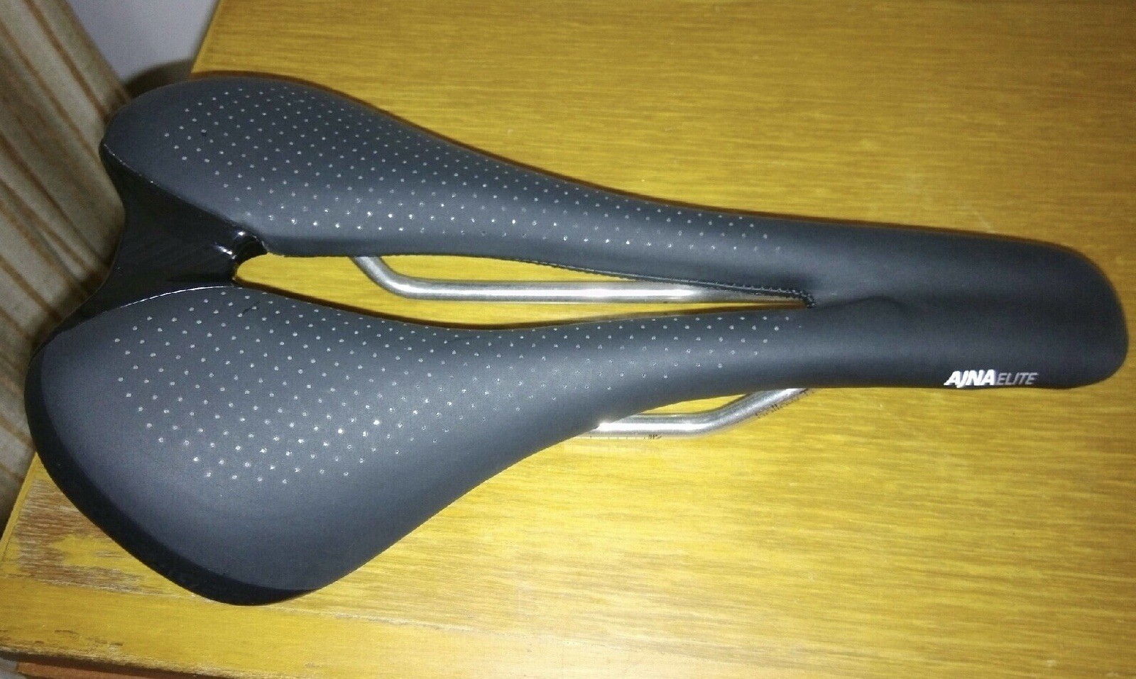 154mm Bontrager Ajna Elite Hollow Titanium Rail Road Saddle 225g