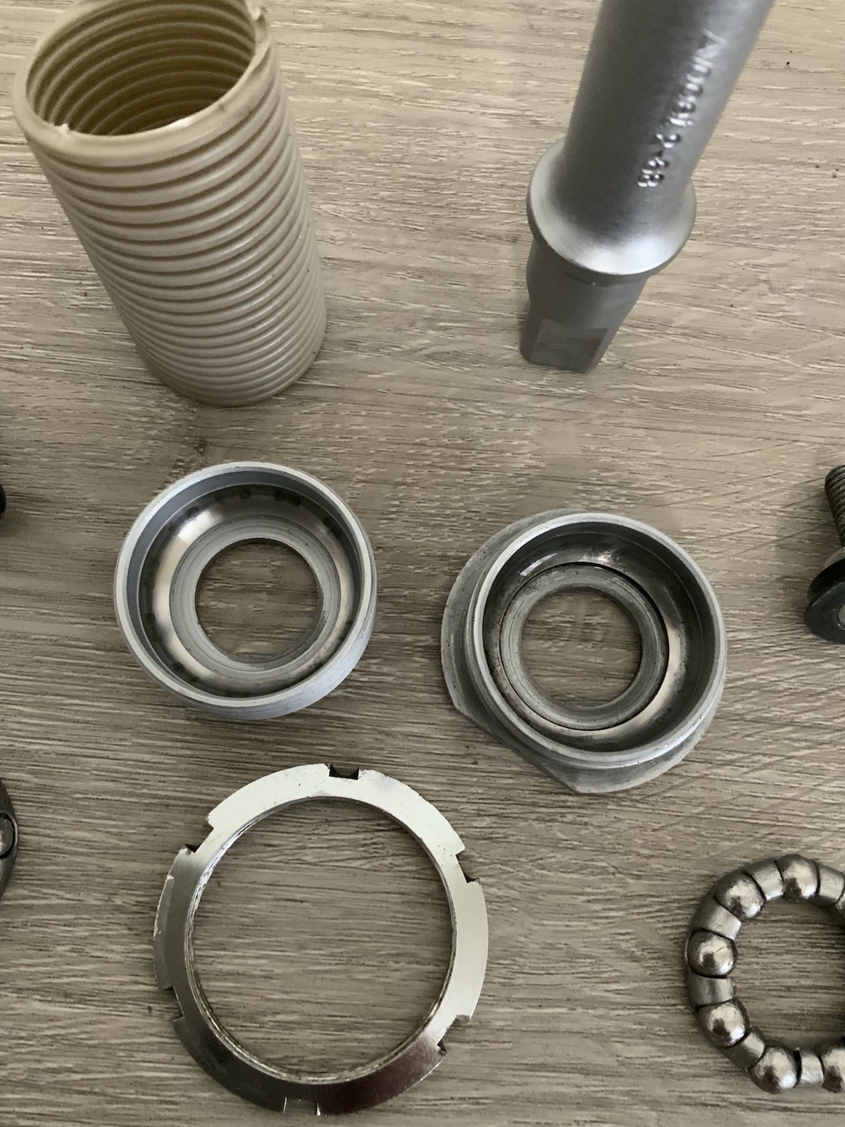 AVOCET BOTTOM BRACKET 68-118 MM FRENCH THREADED