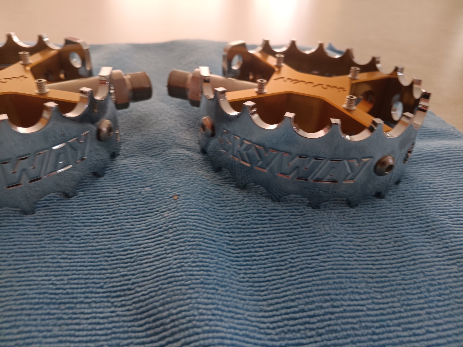 Bullseye Skyway Cage Pedals Chrome and Gold 9/16