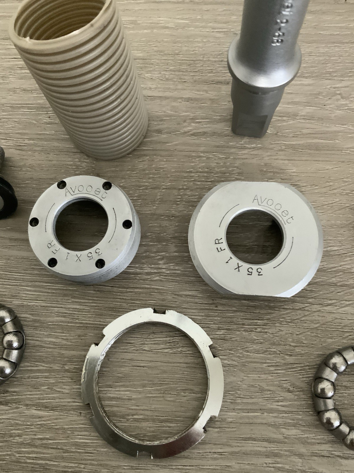 AVOCET BOTTOM BRACKET 68-118 MM FRENCH THREADED